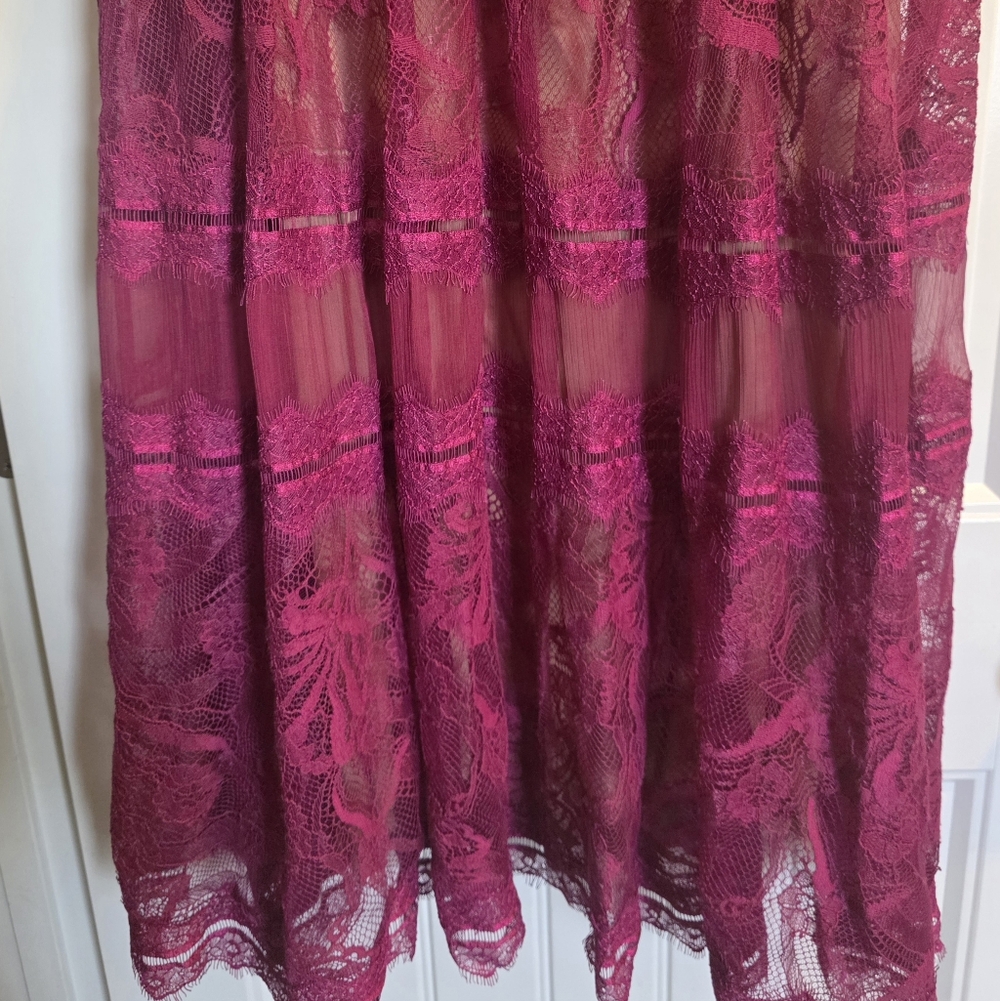 Elegant Flowy Lace Midi Dress in Deep Berry - Picture 5 of 6